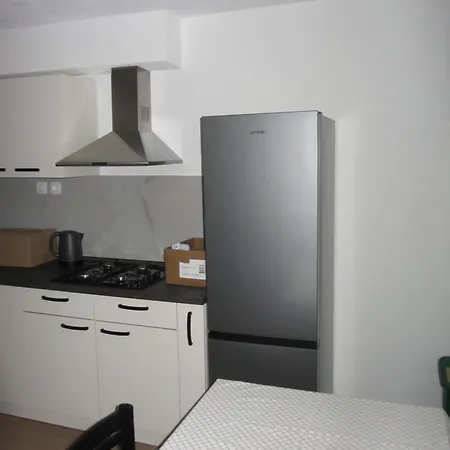 Apartma Vilma דירה *
